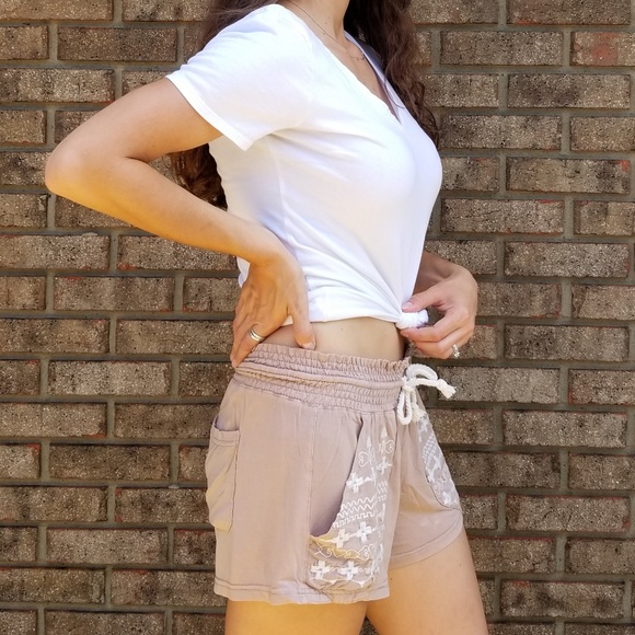 1 Left!  Beachy Embroidered Shorts - Picture 4 of 6